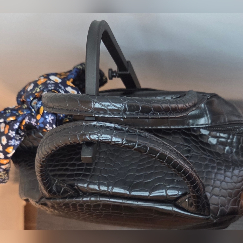 Fit + Fresh Black Croc-Embossed Insulated Lunch Tote / Carry Bag - Picture 3 of 7